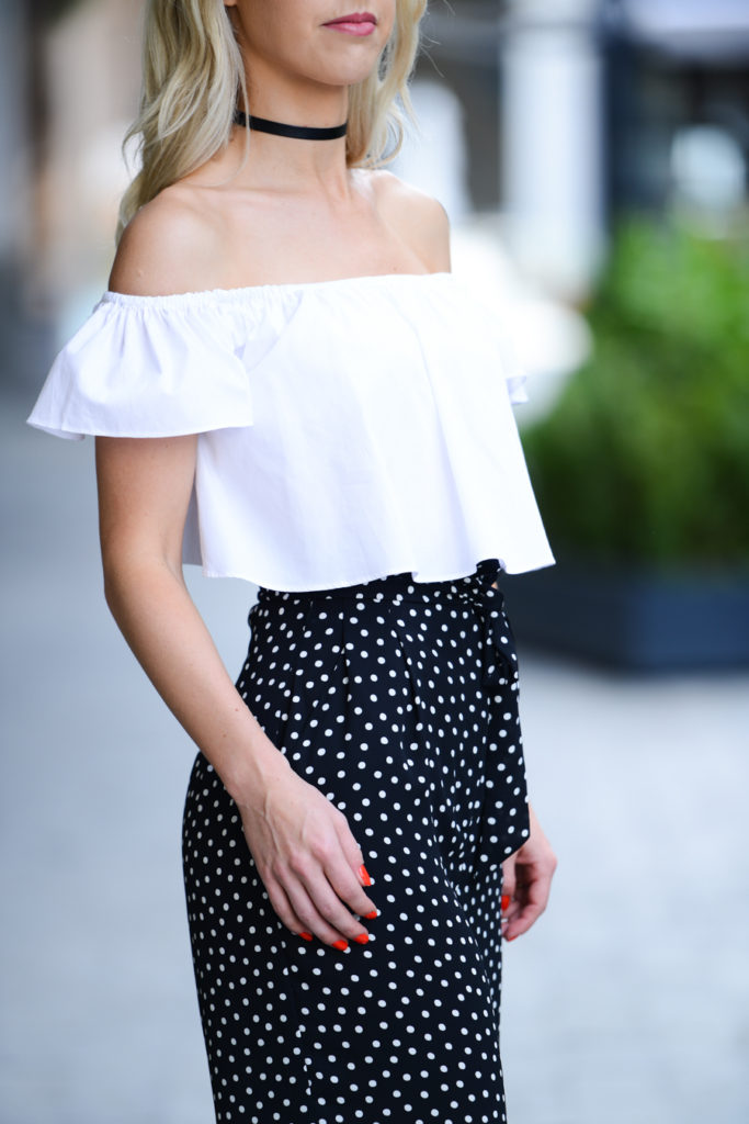 off-shoulder-white-top-black-choker